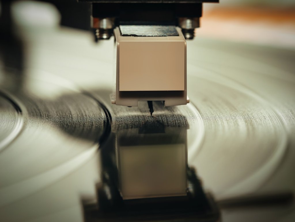 Cricut Smart Vinyl vs Mat Cutting: Speed vs Control