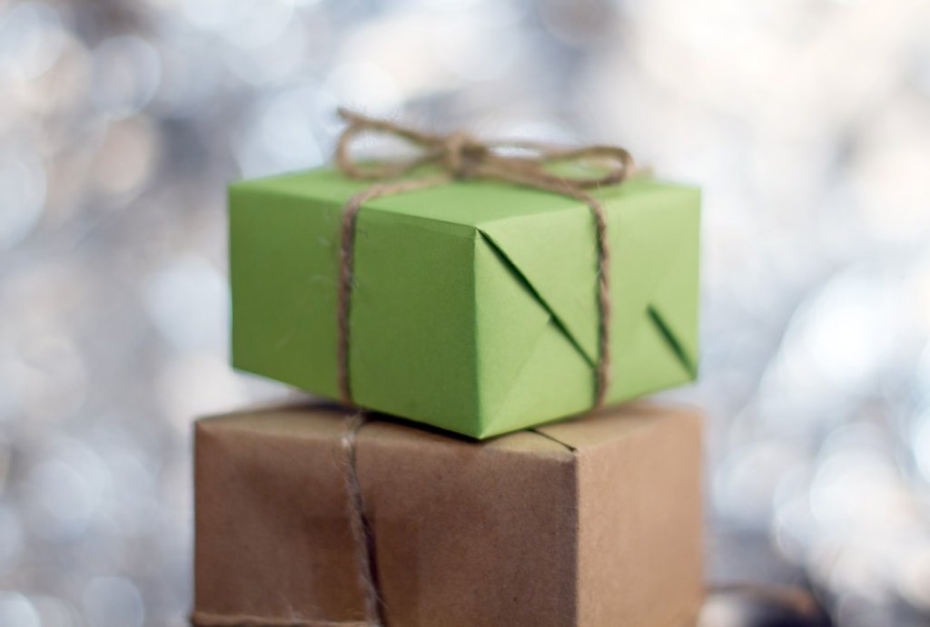 Gift tags and wraps – holiday batch