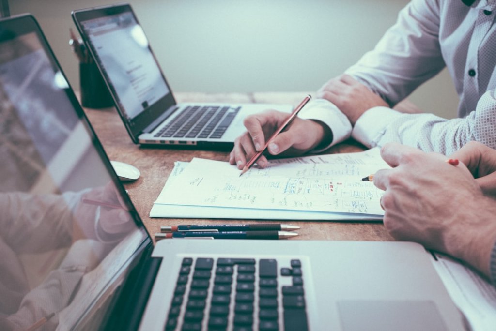 Commercial use guide licenses and rules